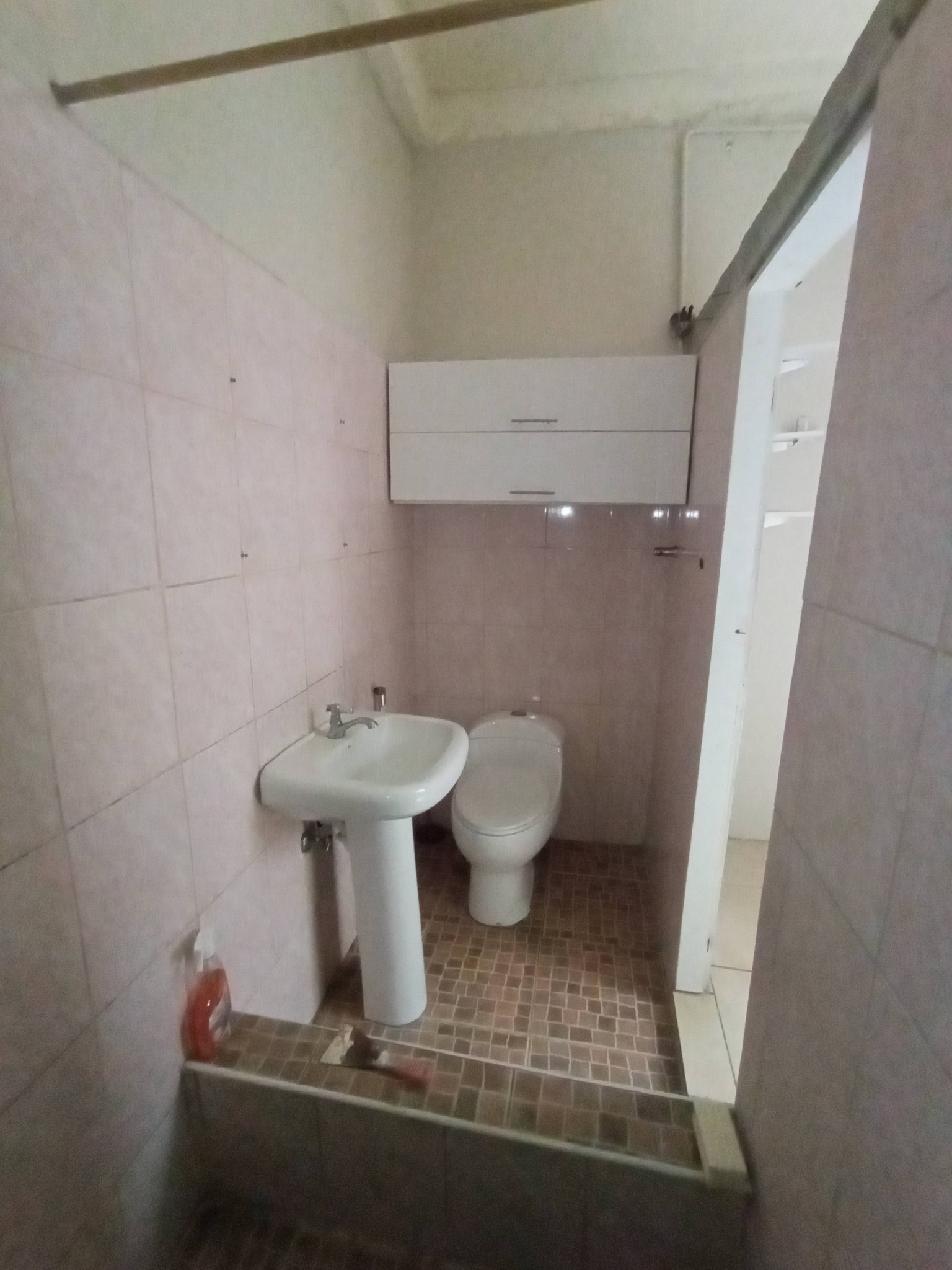 Alquilo departamento en Bolivia y la 7ma, planta baja